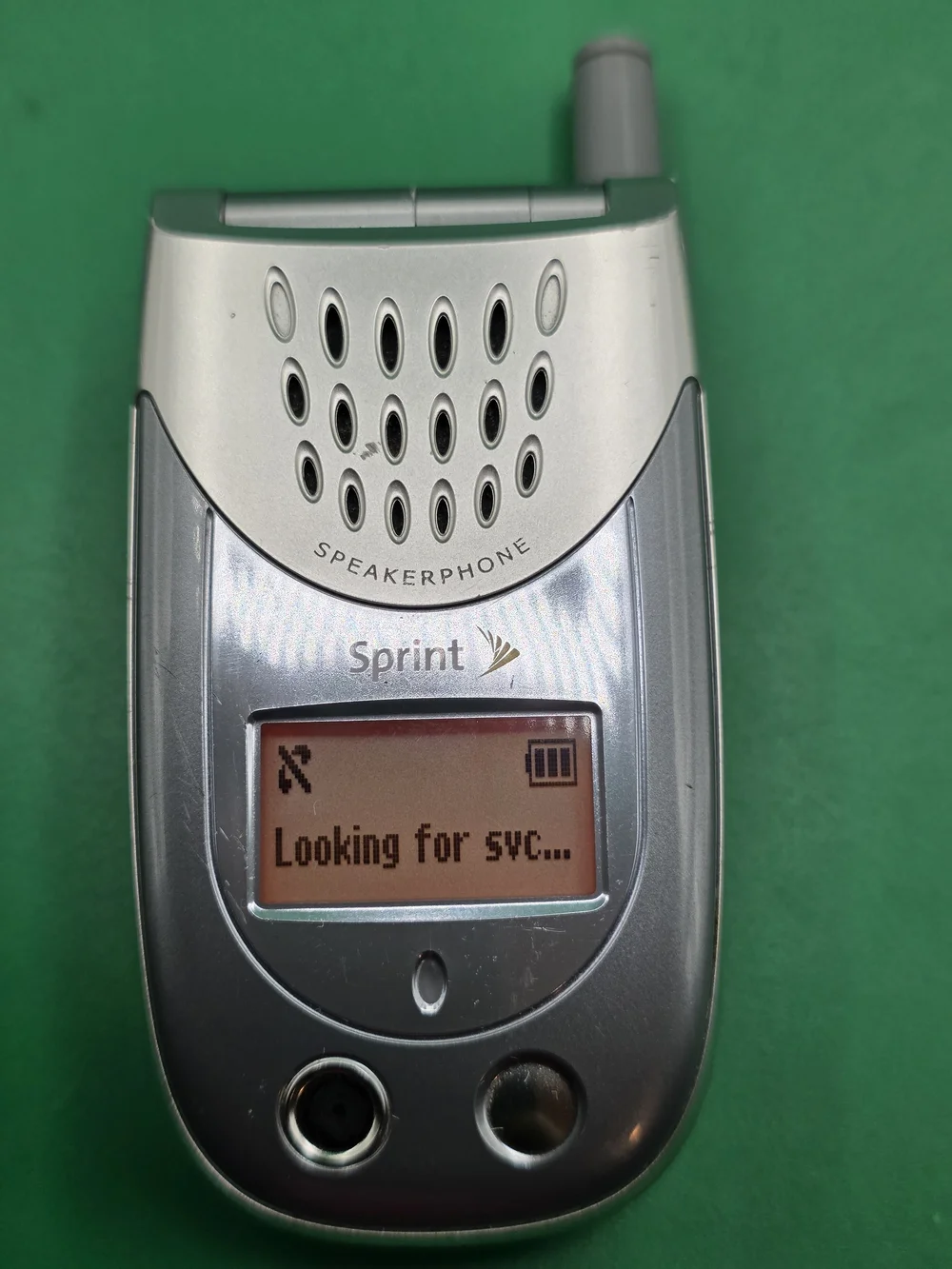 VINTAGE SANYO SCP-3100 SPRINT FLIP PHONE + CHARGER!